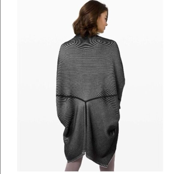Lululemon Exaltation Wrap Black/White Stargaze Cardigan - Picture 2 of 12